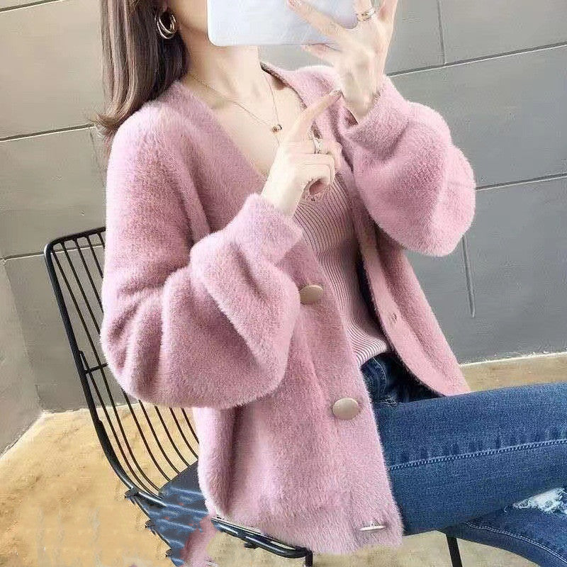 Fashionable knitted short loose outer top for women in dusty pink, paired with jeans for a chic and comfortable layered look.
