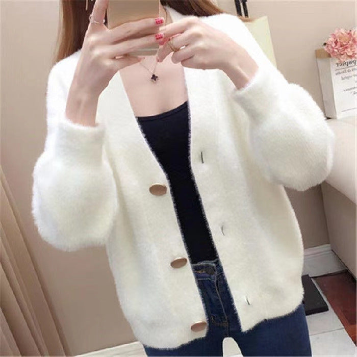 Fashionable knitted short loose outer top for women in white, soft and cozy with a relaxed fit, ideal for breezy days and casual wear.